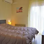 T2 Avec Terrasse Sud, Climatise, A Proximite - - Fr-1-251-295