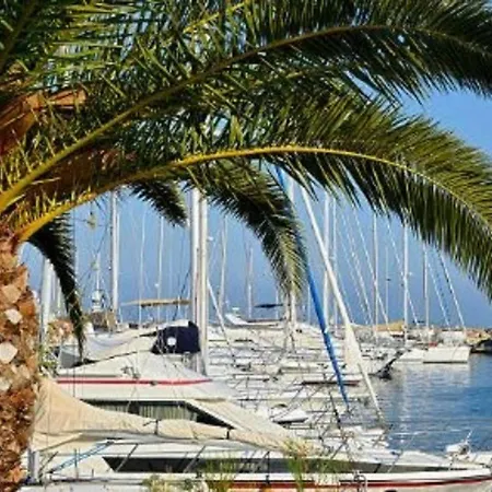 T2 Avec Terrasse Sud, Climatise, A Proximite - - Fr-1-251-295 Daire Le Lavandou