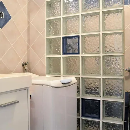 Apartment T2 Avec Terrasse Sud, Climatise, A Proximite - - Fr-1-251-295