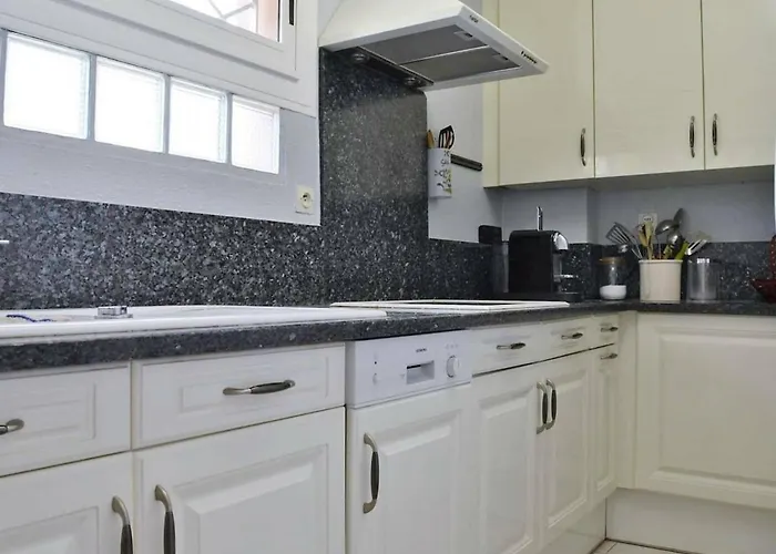 T2 Avec Terrasse Sud, Climatise, A Proximite - - Fr-1-251-295 Apartman Le Lavandou