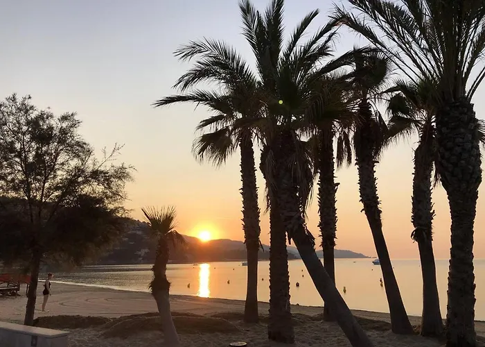 T2 Avec Terrasse Sud, Climatise, A Proximite - - Fr-1-251-295 *